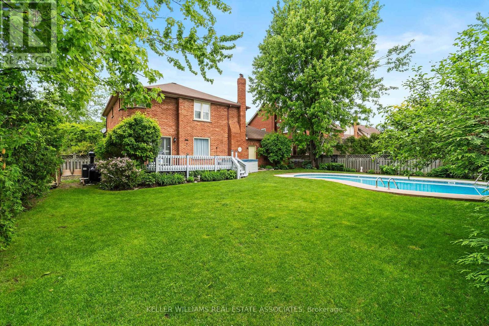 1 Brookbank Court, Brampton, Ontario  L6G 3G2 - Photo 8 - W12122573