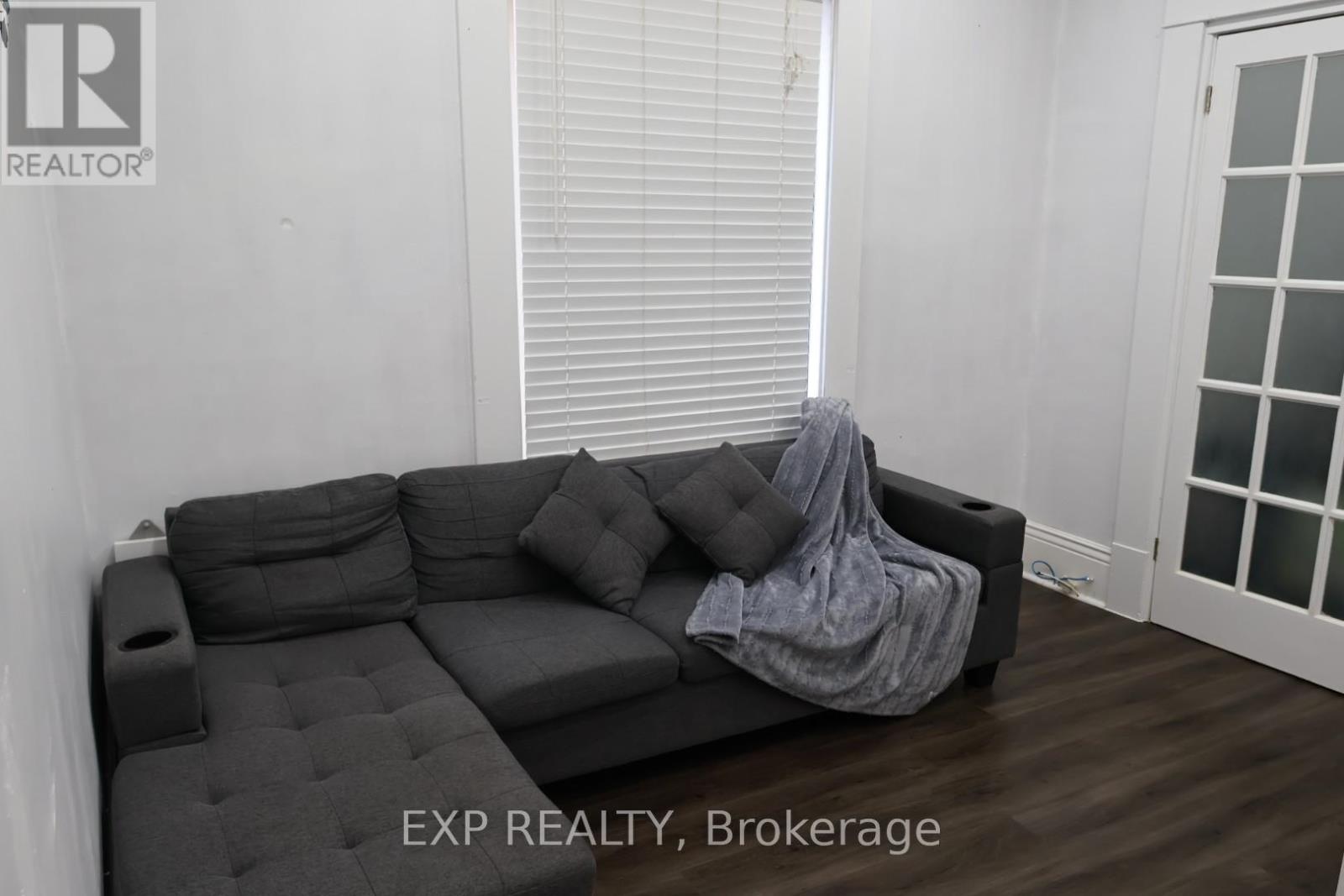 226 Sheridan Street, Brantford, Ontario  N3S 4R3 - Photo 6 - X12122484