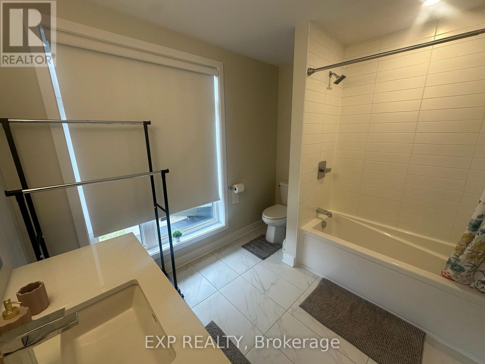 302 Shuttleworth Drive, Ottawa, Ontario  K1T 0T6 - Photo 19 - X12122579