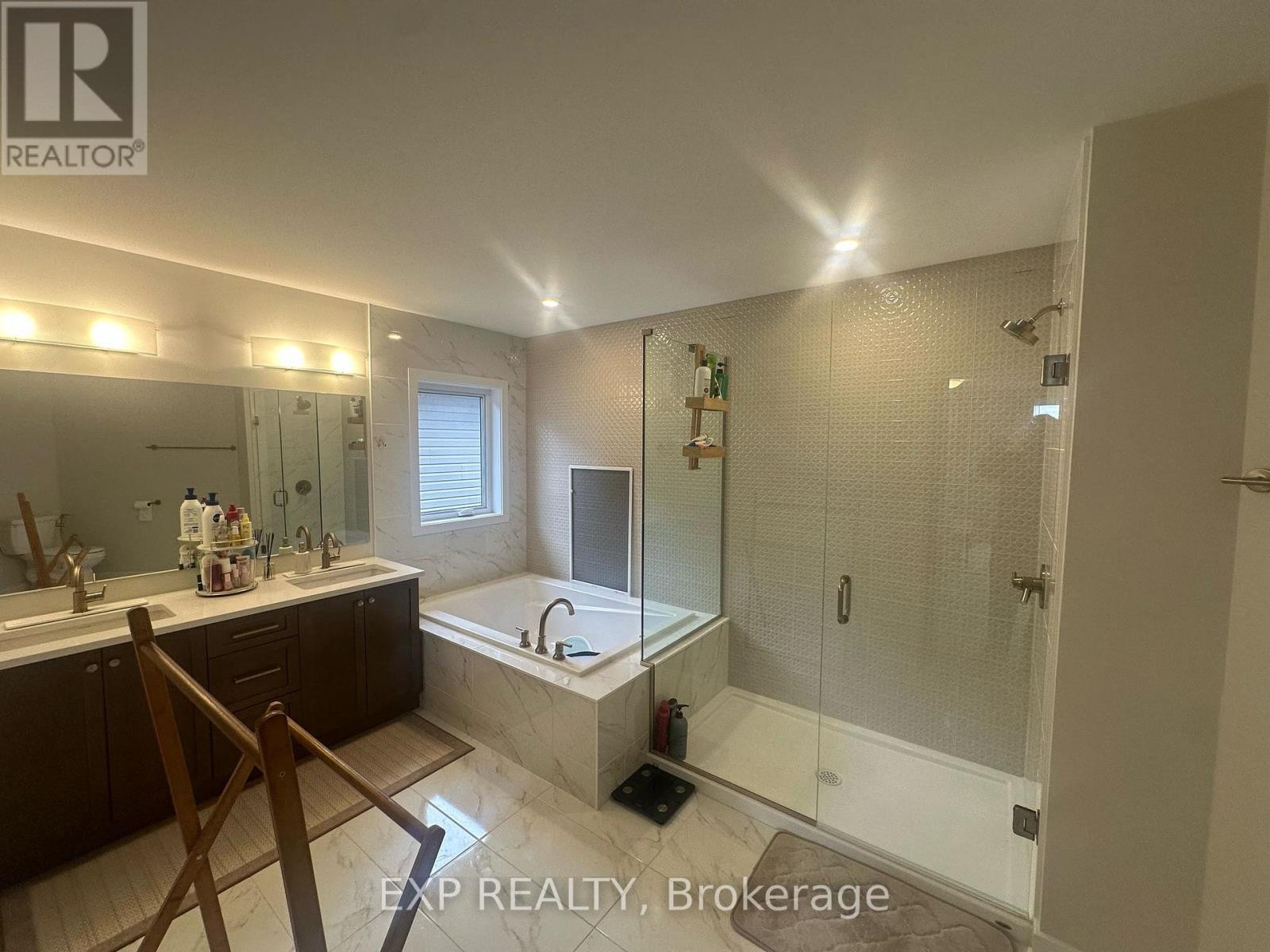 302 Shuttleworth Drive, Ottawa, Ontario  K1T 0T6 - Photo 25 - X12122579
