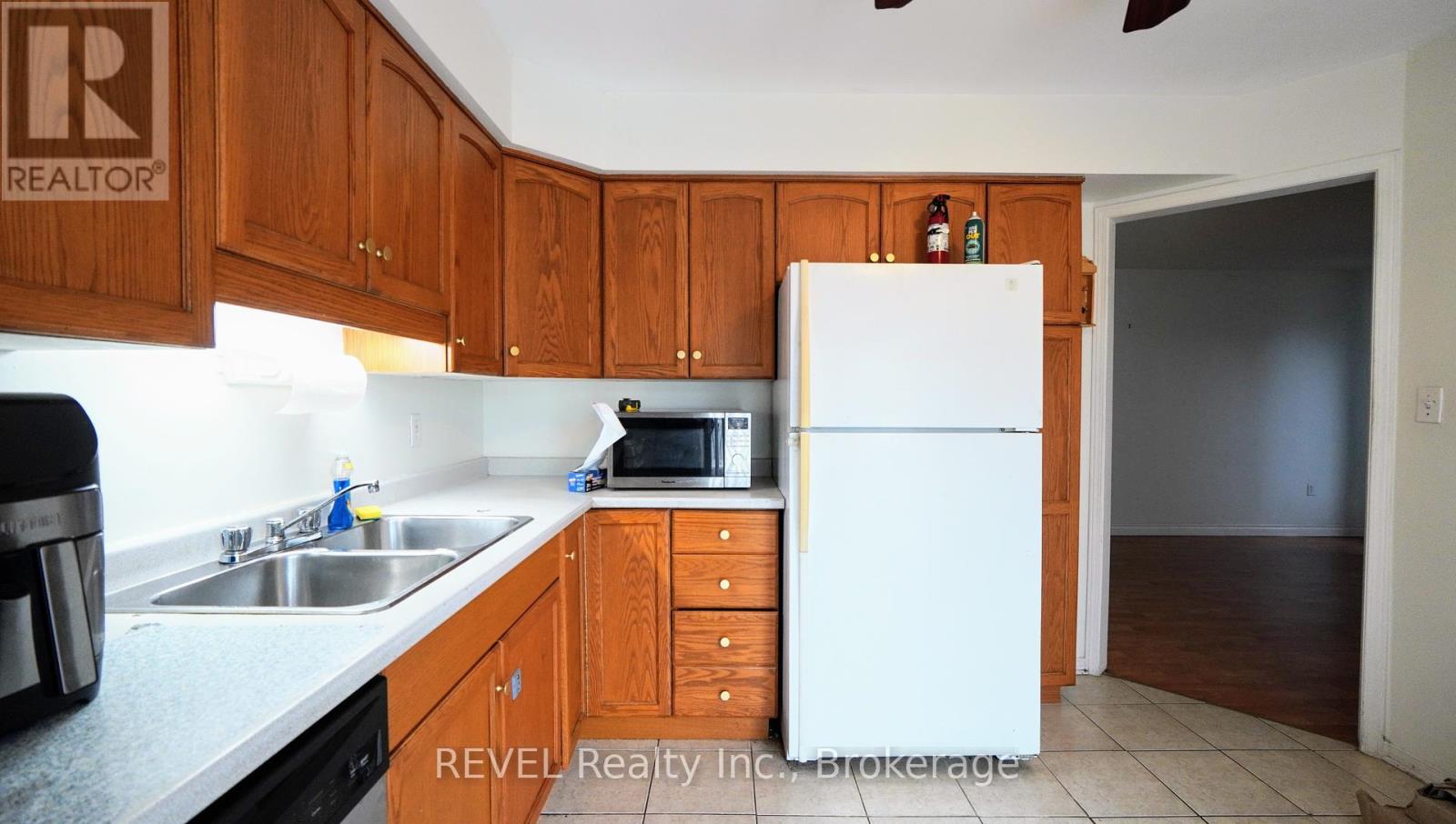 7803 Yvette Crescent, Niagara Falls, Ontario  L2H 3B6 - Photo 8 - X12122591