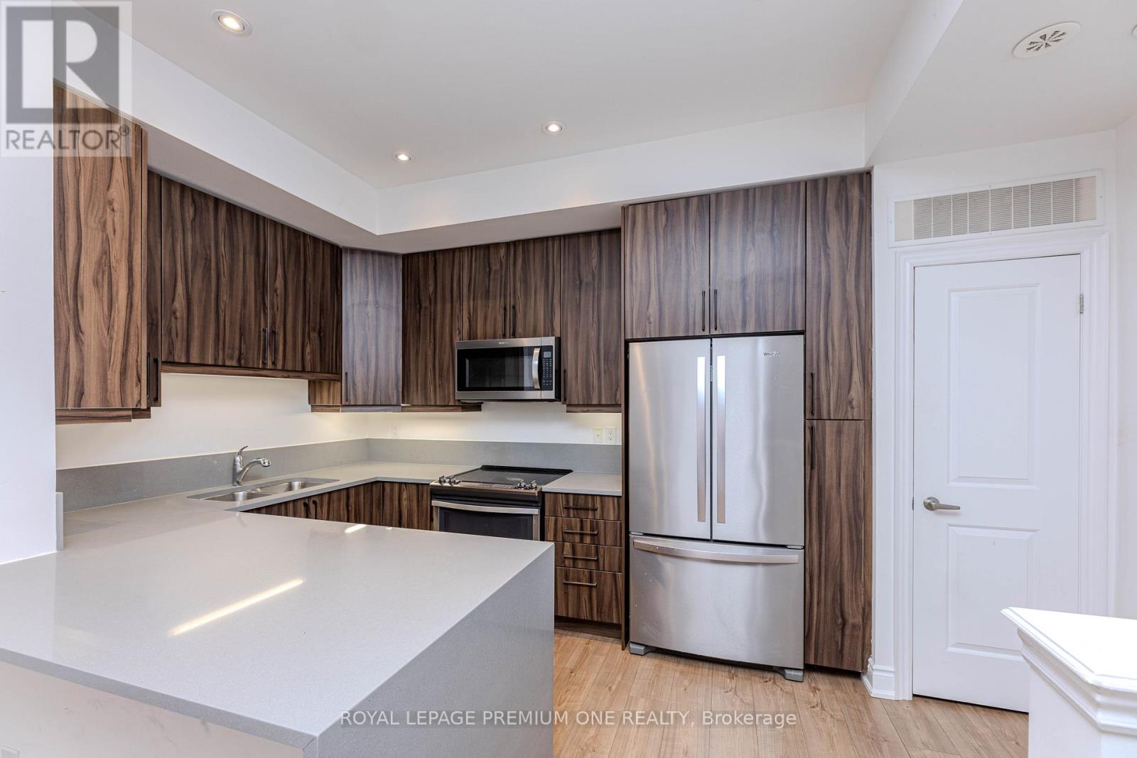 8 - 2 Salvador Allende Court, Toronto, Ontario  M6G 0A3 - Photo 17 - C12122580