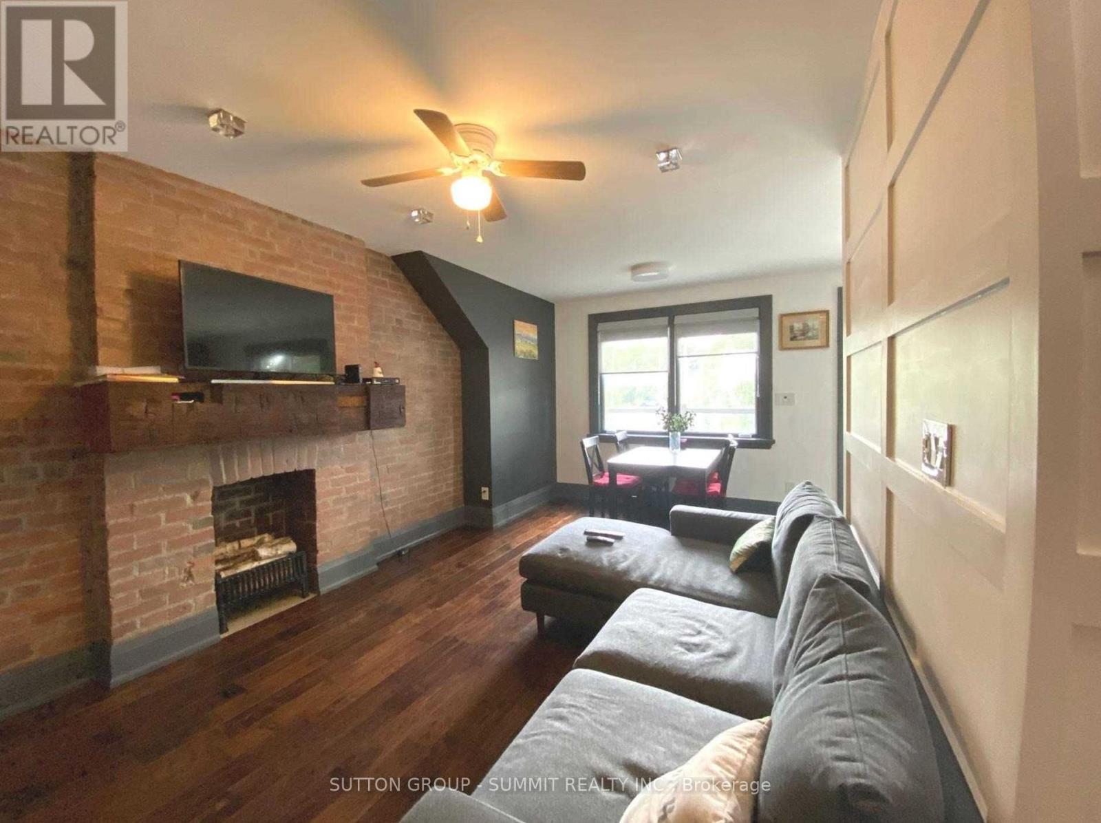 Upper - 1 Columbine Avenue S, Toronto, Ontario  M4L 1P2 - Photo 8 - E12122583