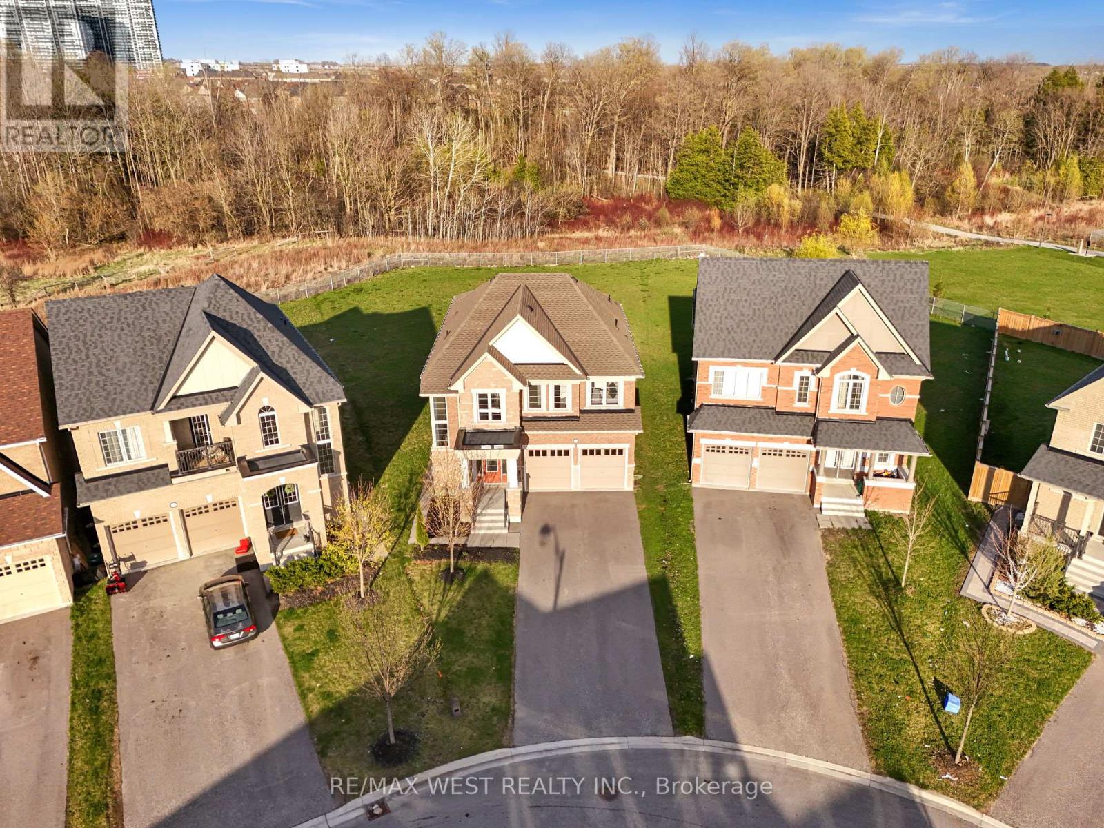 Property at 2485 BANDSMAN CRESCENT image 3