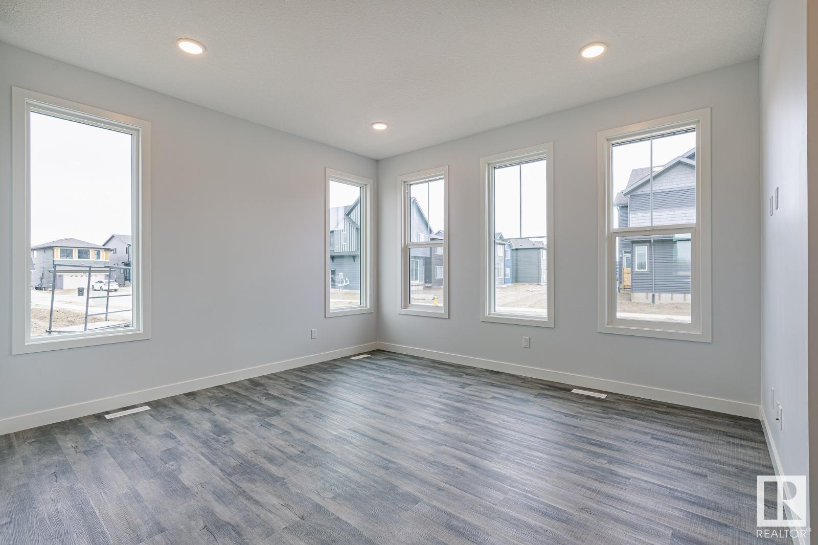 Property at 4047 Hawthorn LI SW image 4