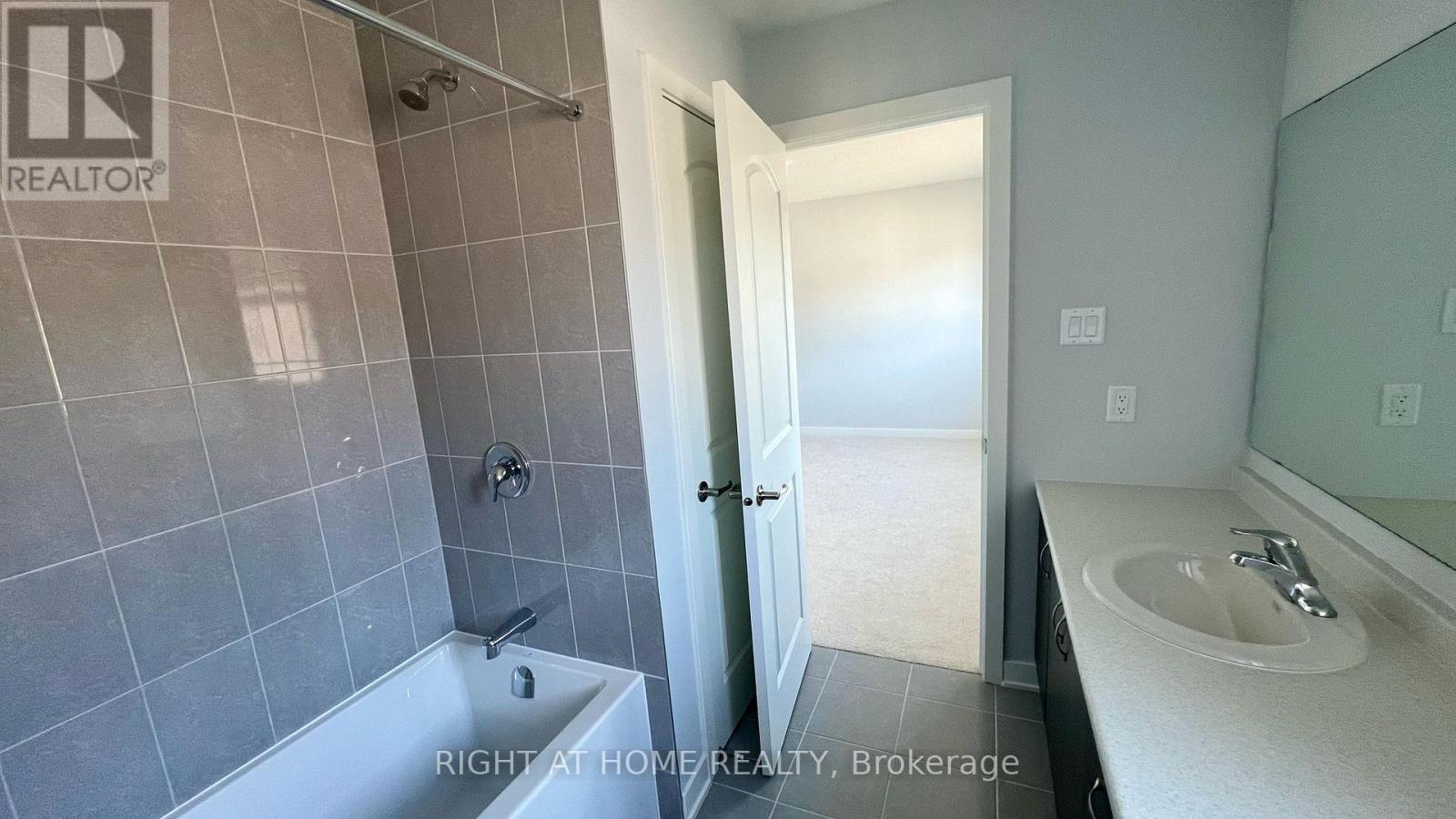 638 Bronze Copper Crescent, Ottawa, Ontario  K0A 2Z0 - Photo 8 - X12122612