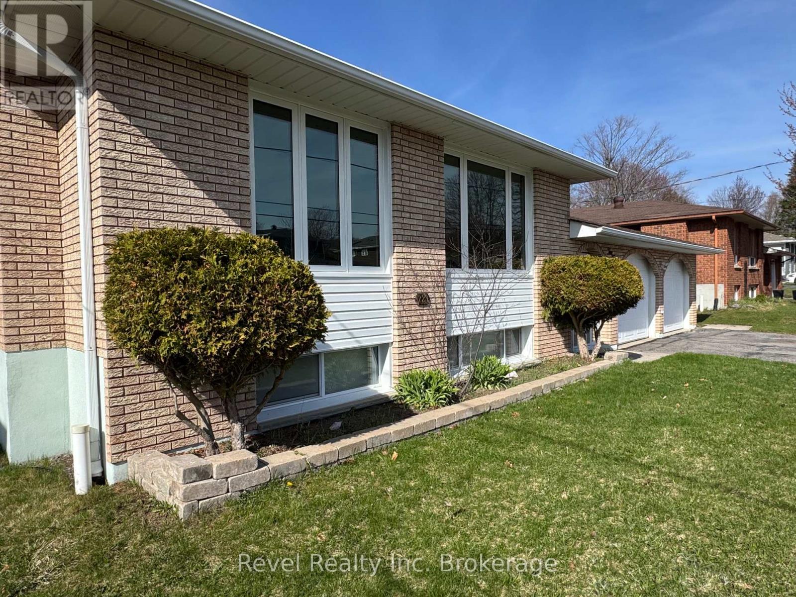 Property at 220 MCNAUGHTON AVENUE image 3