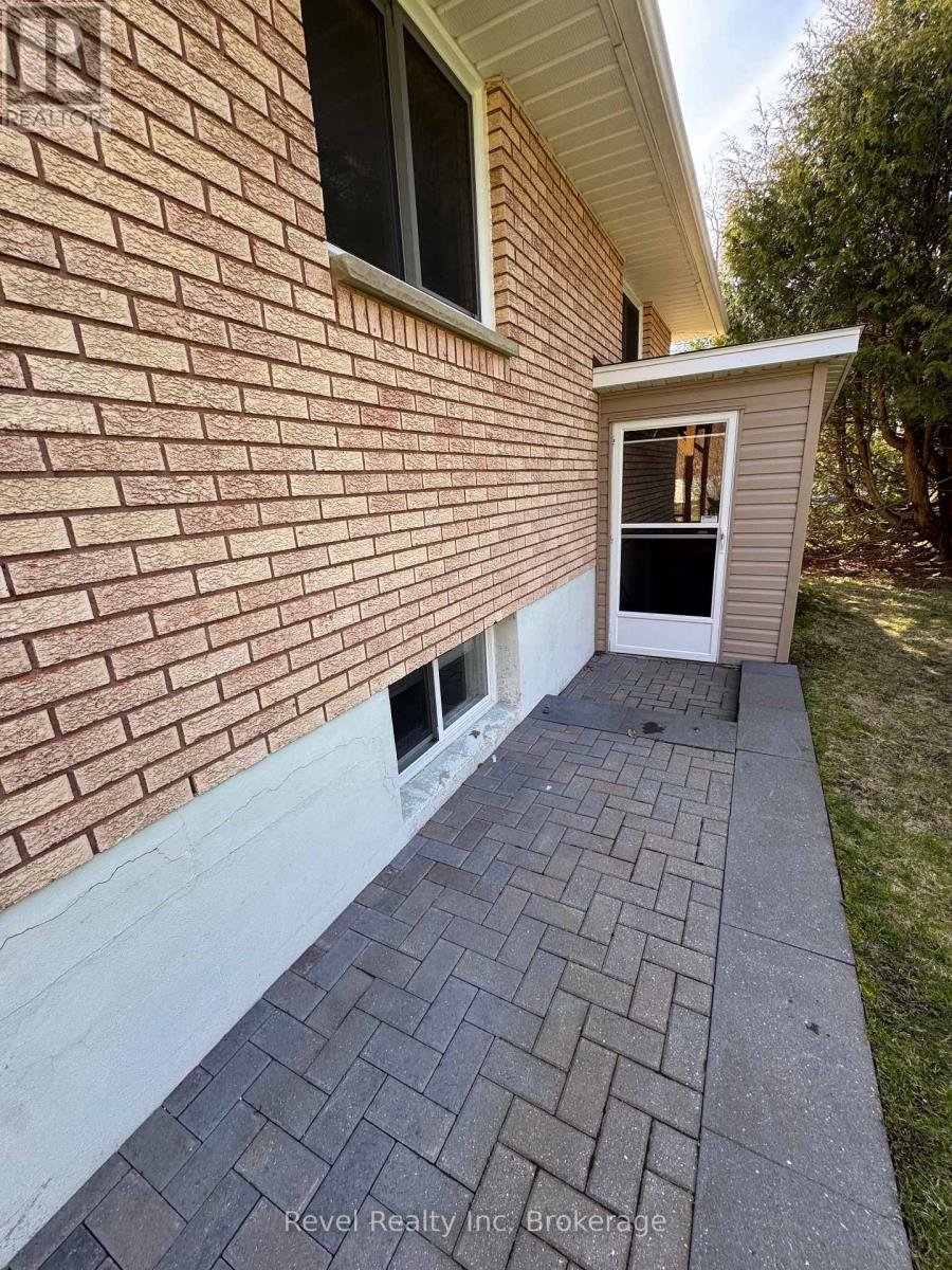 220 Mcnaughton Avenue, North Bay, Ontario  P1C 1G7 - Photo 42 - X12051973