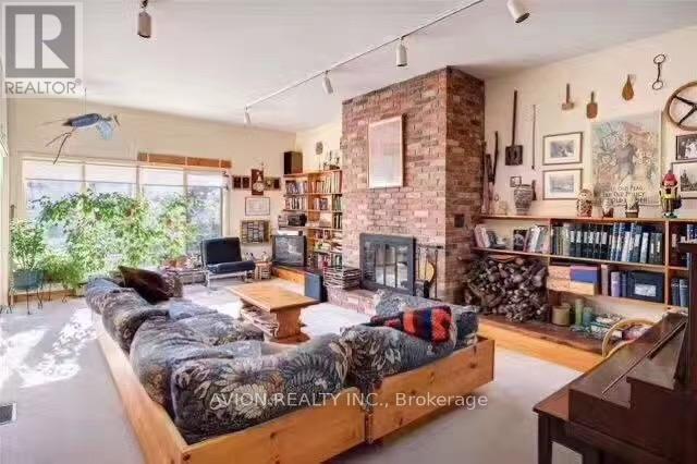 215 Dunview Avenue, Toronto, Ontario  M2N 4H9 - Photo 2 - C12118583