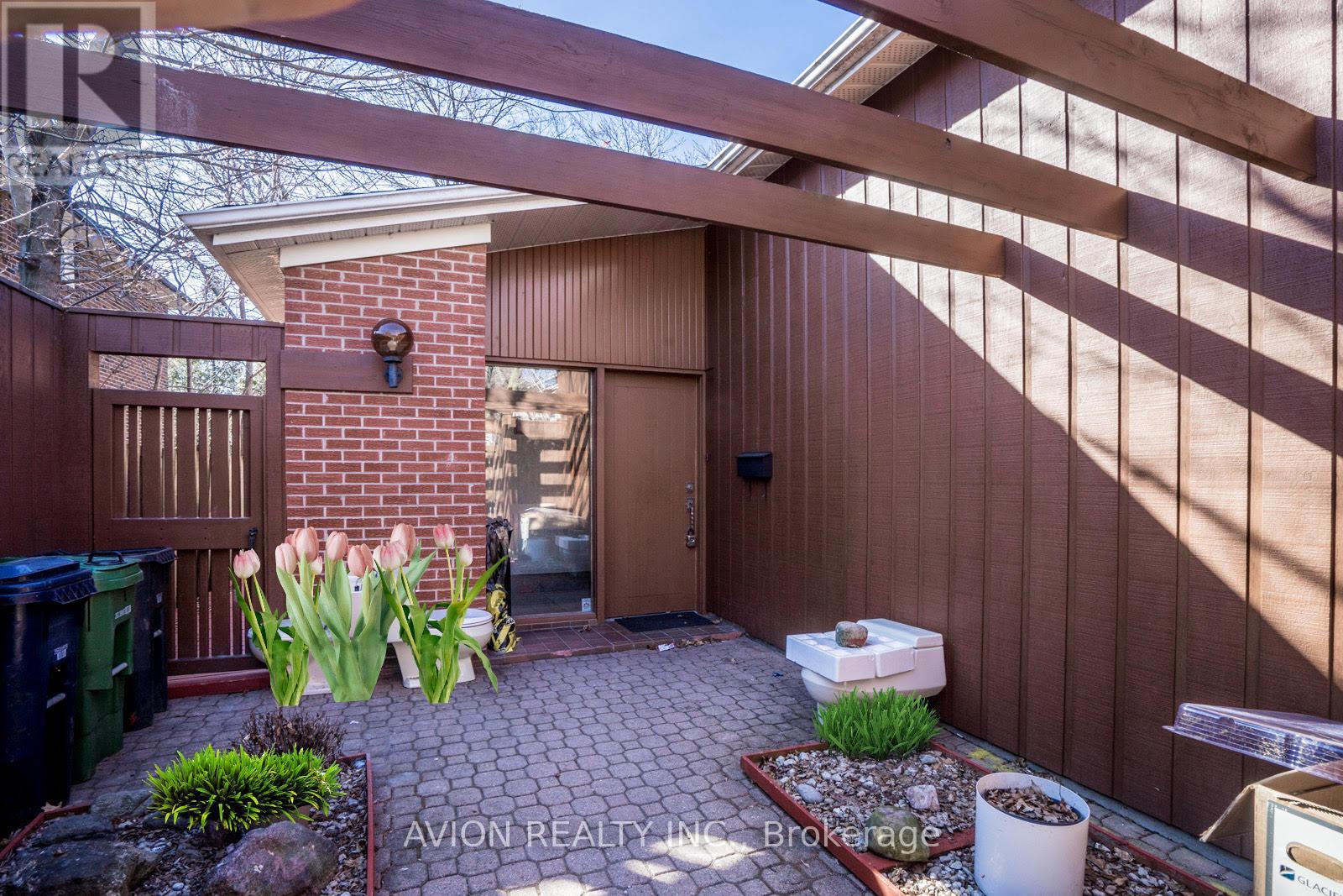 215 Dunview Avenue, Toronto, Ontario  M2N 4H9 - Photo 24 - C12118583