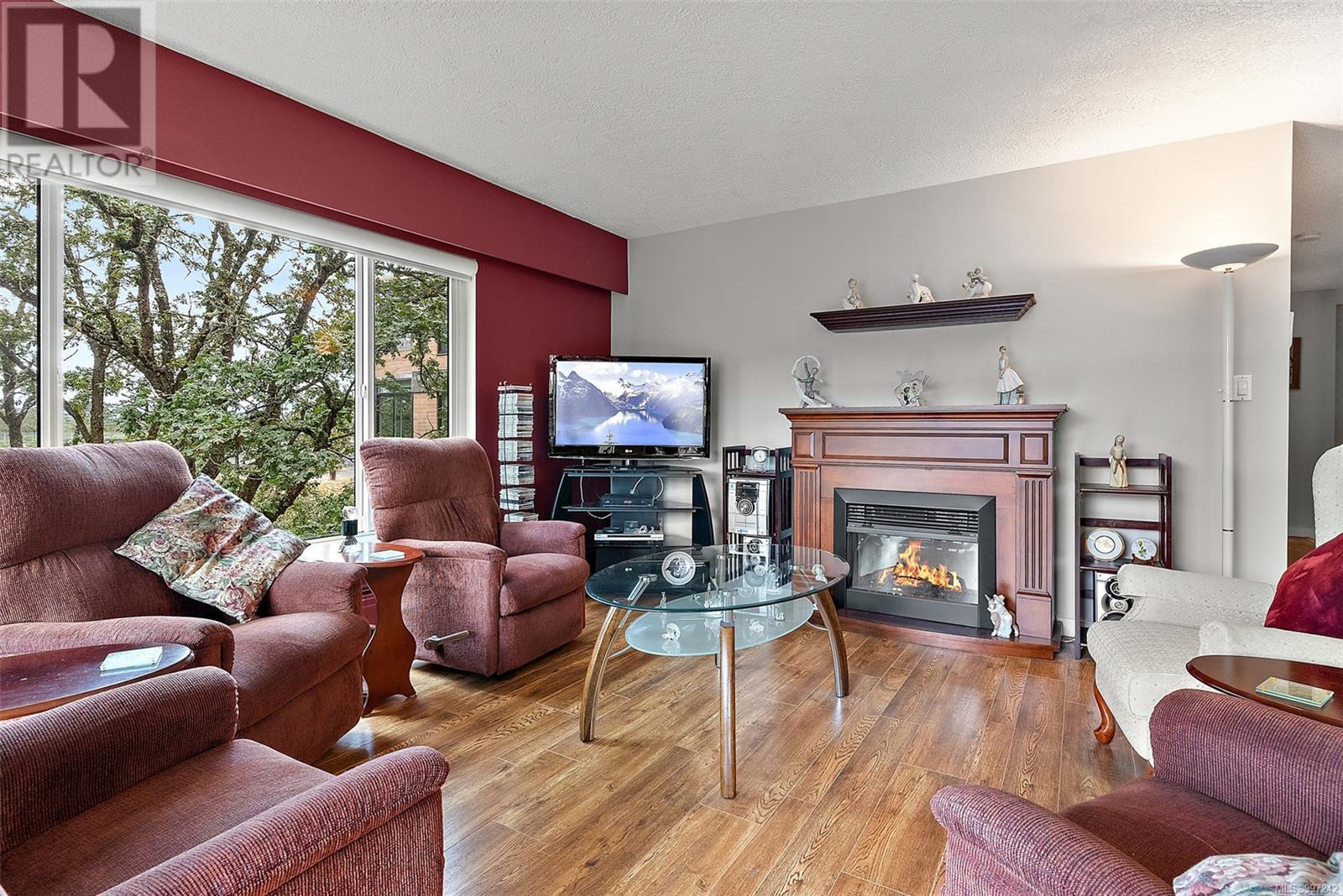 Property at 404 2920 COOK St image 2