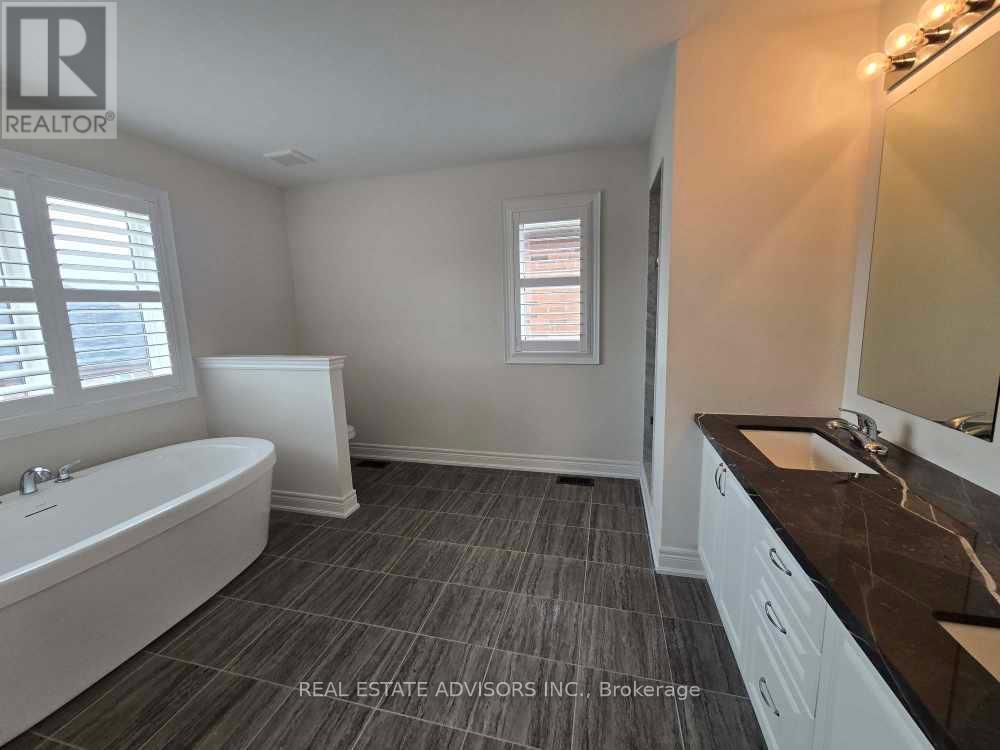 135 Ben Sinclair Avenue, East Gwillimbury, Ontario  L9N 0S3 - Photo 18 - N12122615