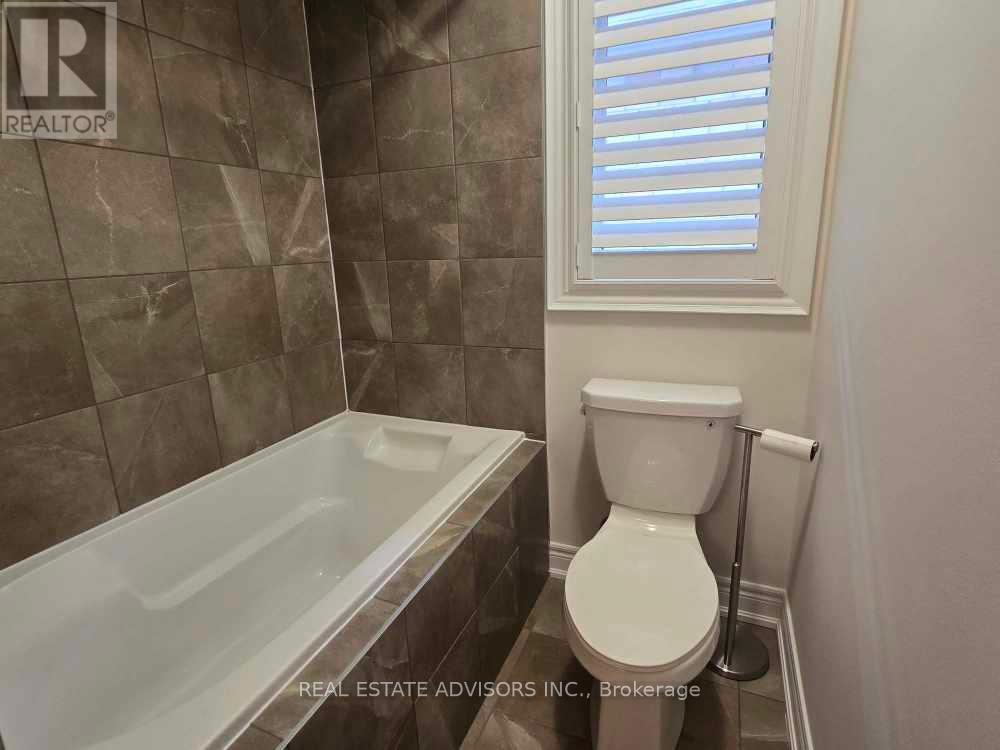 135 Ben Sinclair Avenue, East Gwillimbury, Ontario  L9N 0S3 - Photo 31 - N12122615