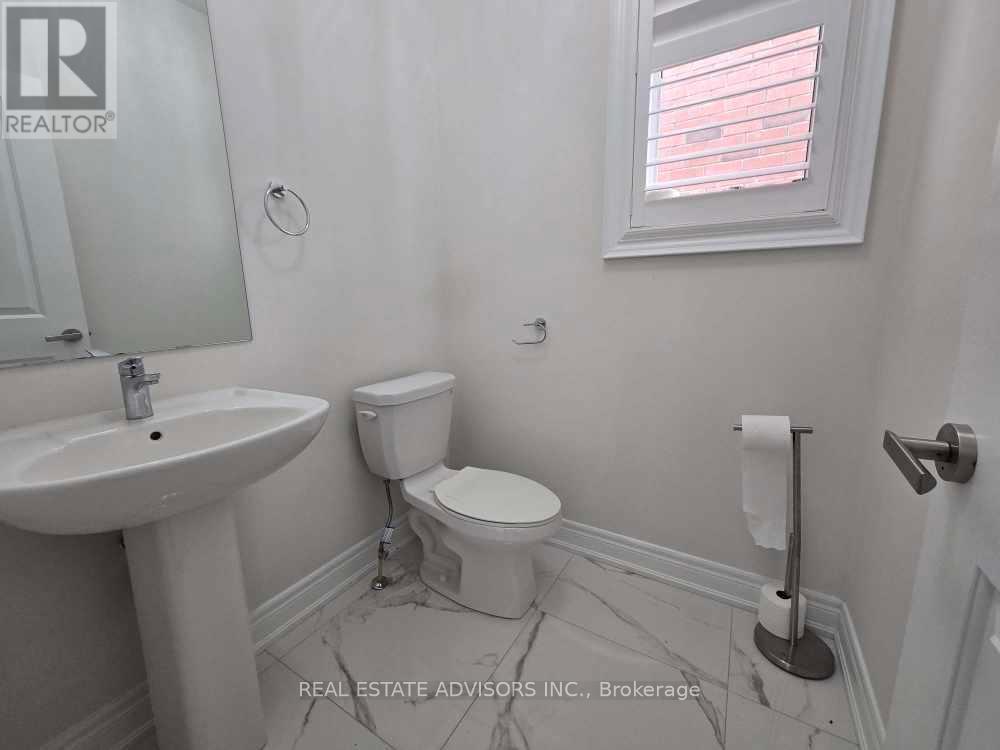 135 Ben Sinclair Avenue, East Gwillimbury, Ontario  L9N 0S3 - Photo 4 - N12122615