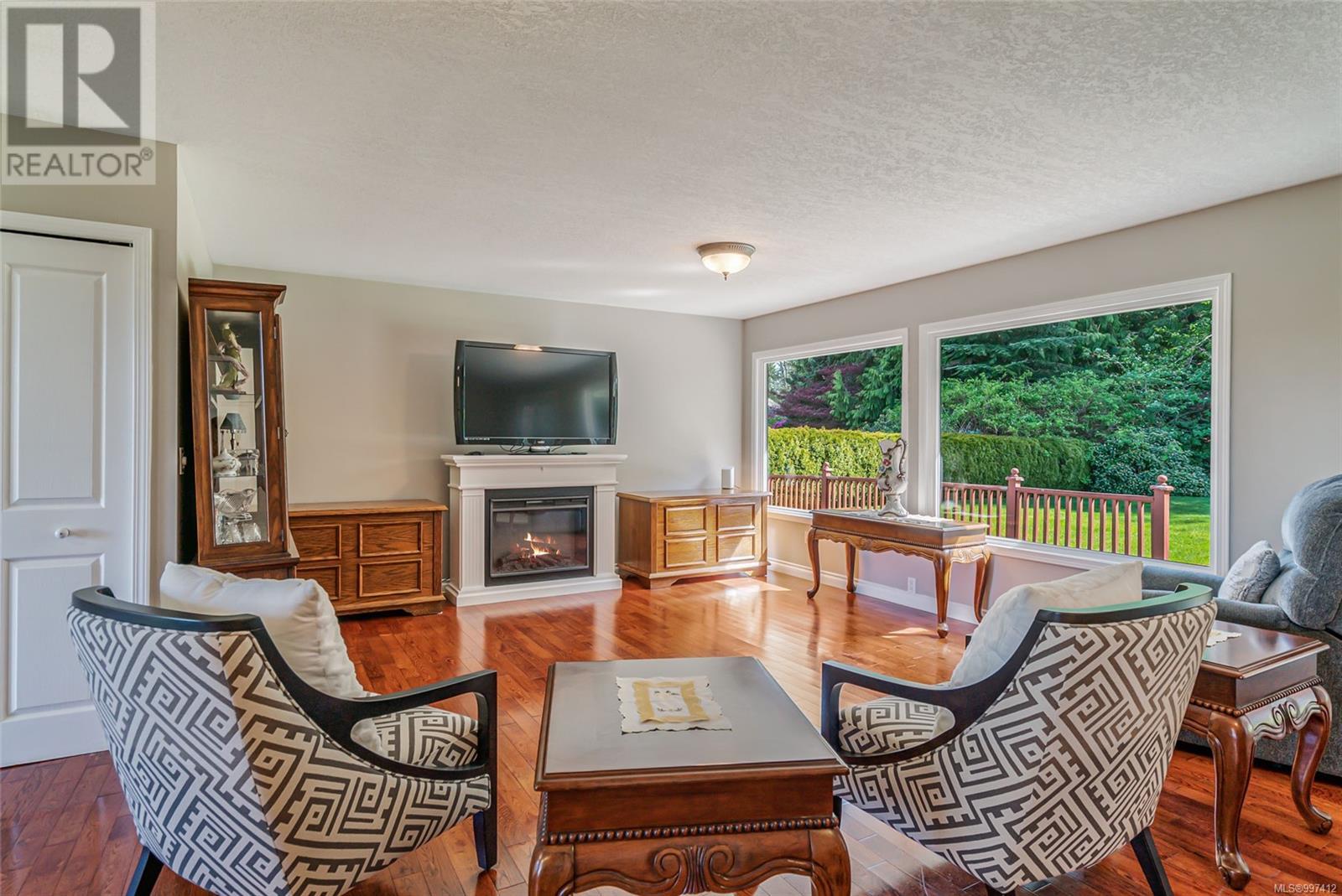 Property at 1310 Lanyon Dr image 2