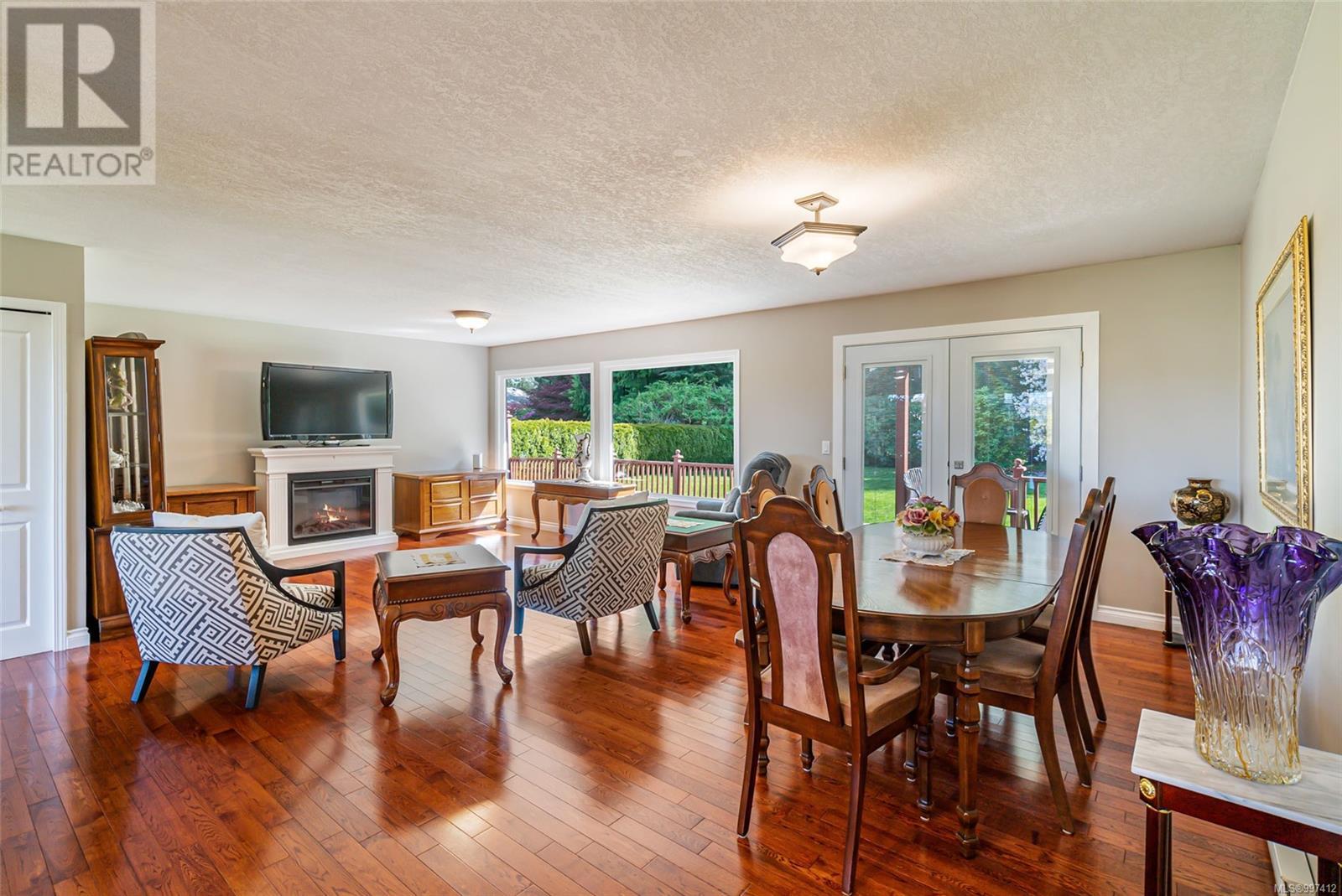 Property at 1310 Lanyon Dr image 3