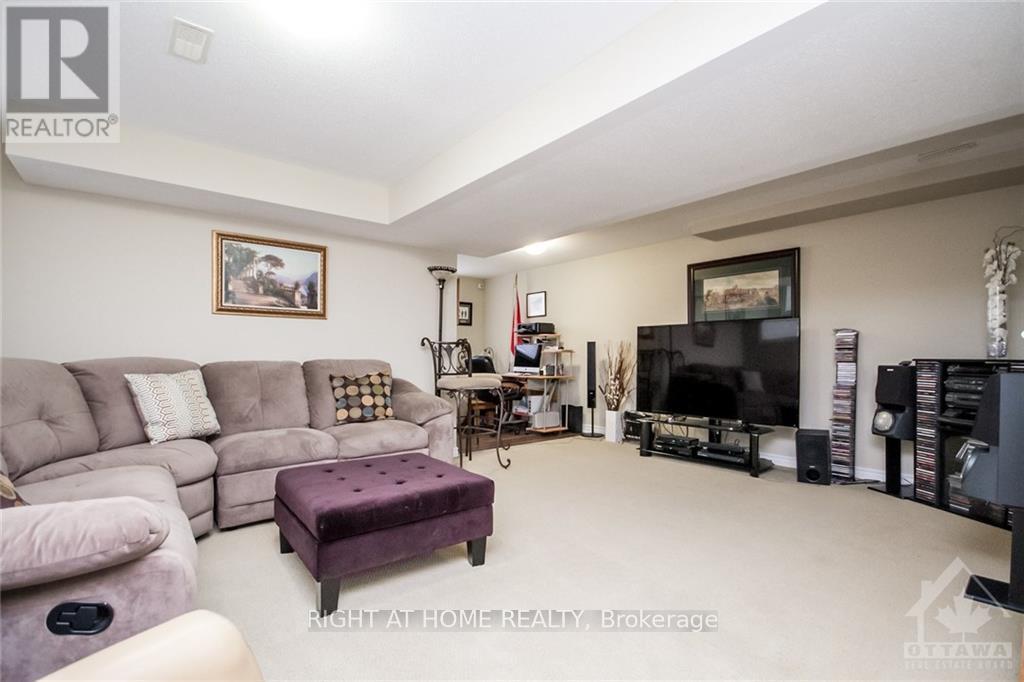 216 Horseshoe Crescent, Ottawa, Ontario  K2S 0B8 - Photo 16 - X12122628