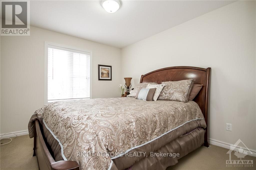216 Horseshoe Crescent, Ottawa, Ontario  K2S 0B8 - Photo 9 - X12122628
