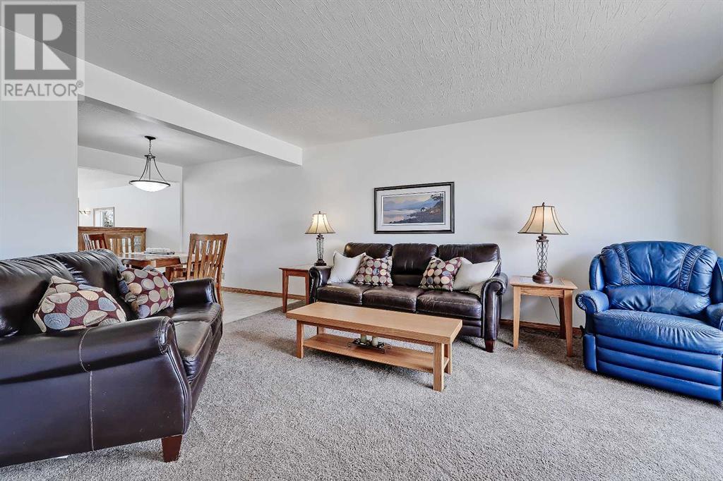 11 Wilshire Place Sw, Calgary, Alberta  T3C 3B9 - Photo 2 - A2210089