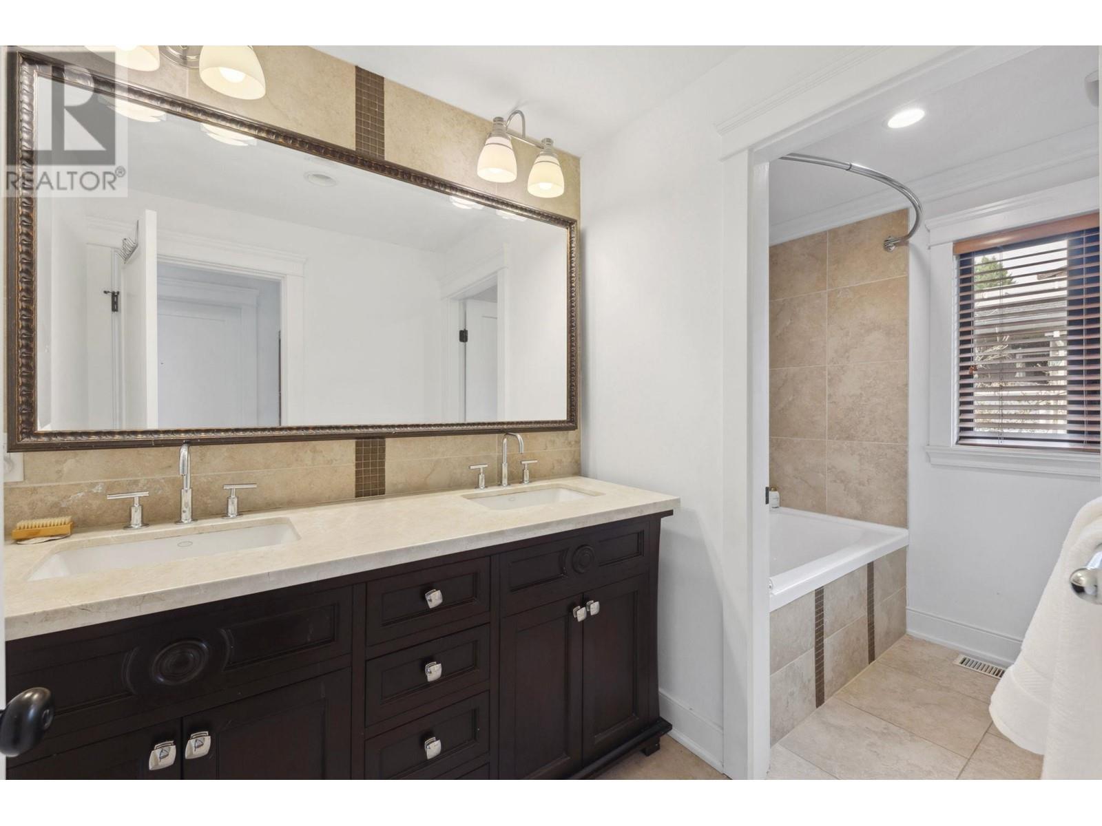 1031 Inglewood Avenue, West Vancouver, British Columbia  V7T 1Y1 - Photo 26 - R2985111