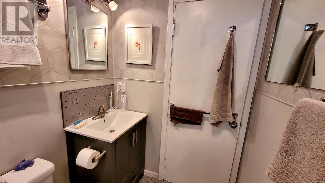 Property at 921 Davies Street image 4