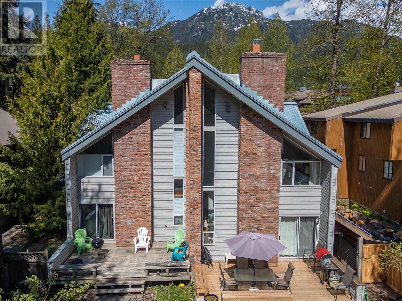 Property at 2095 CHAMONIX CRESCENT image 2