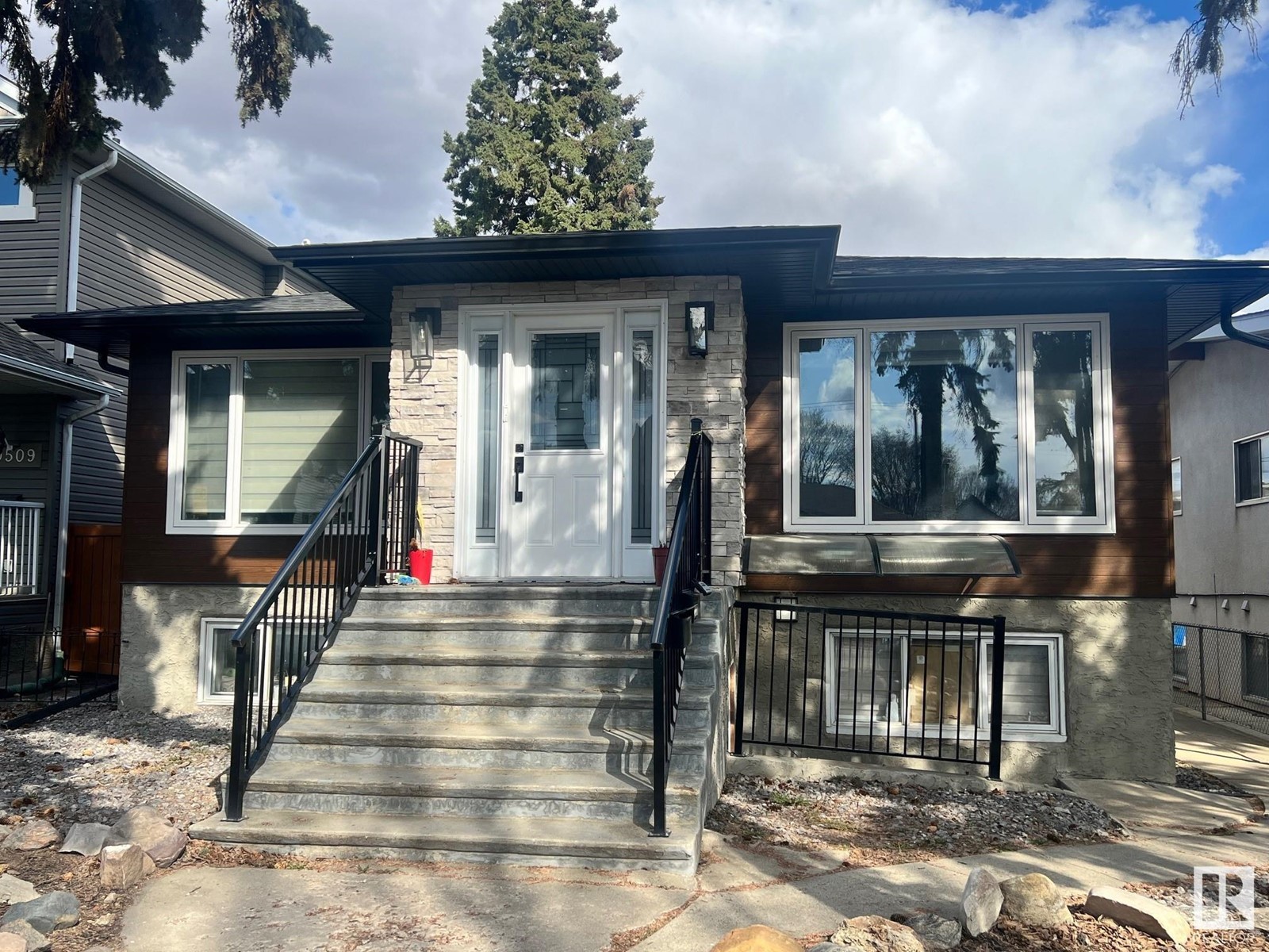 Property at 10505 76 ST NW image 2