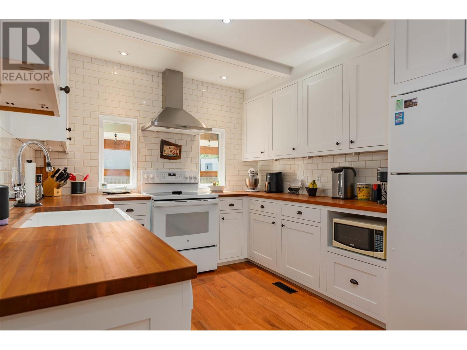 Property at 1443 Columbia Avenue image 4