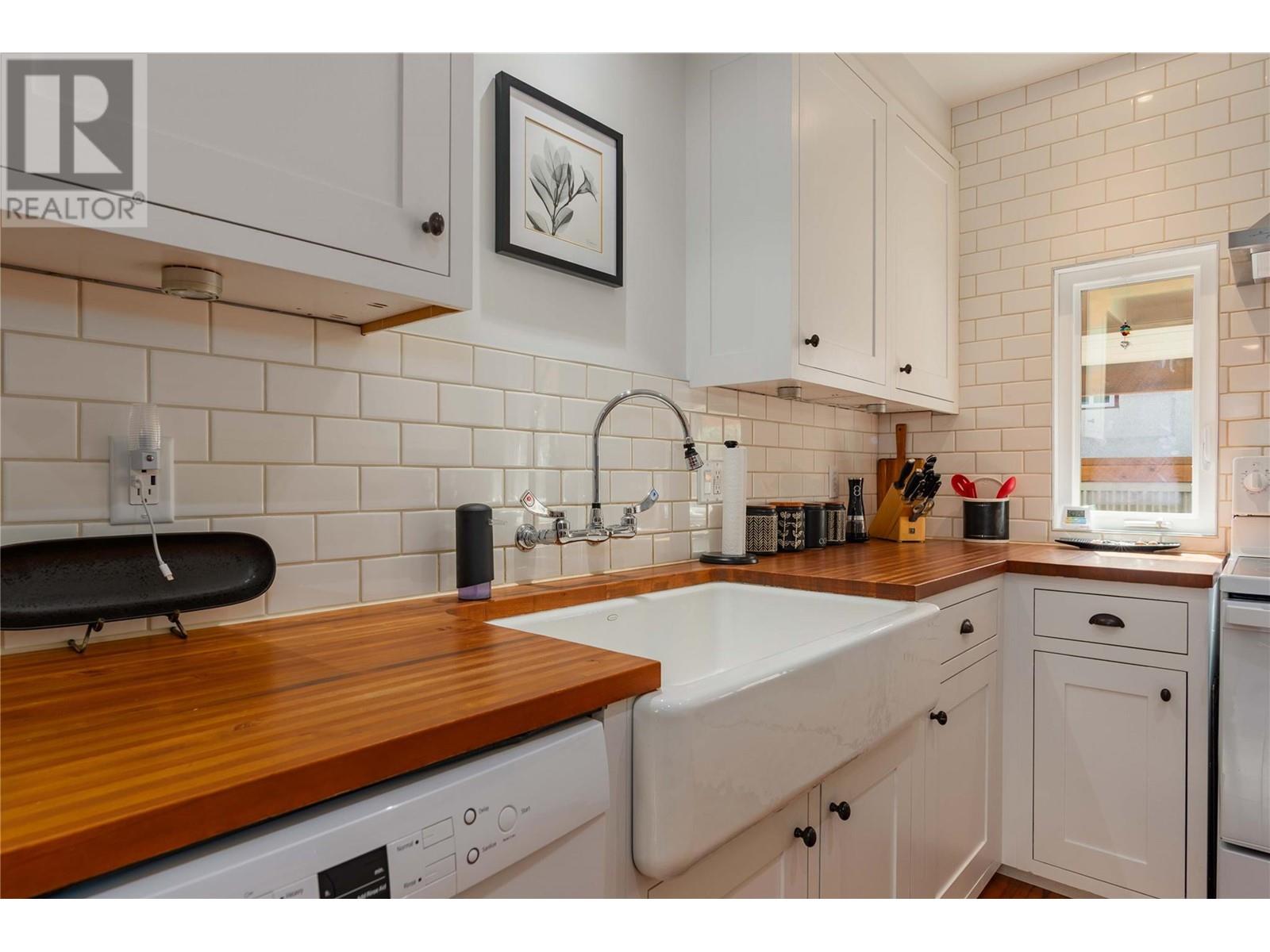 Property at 1443 Columbia Avenue image 5