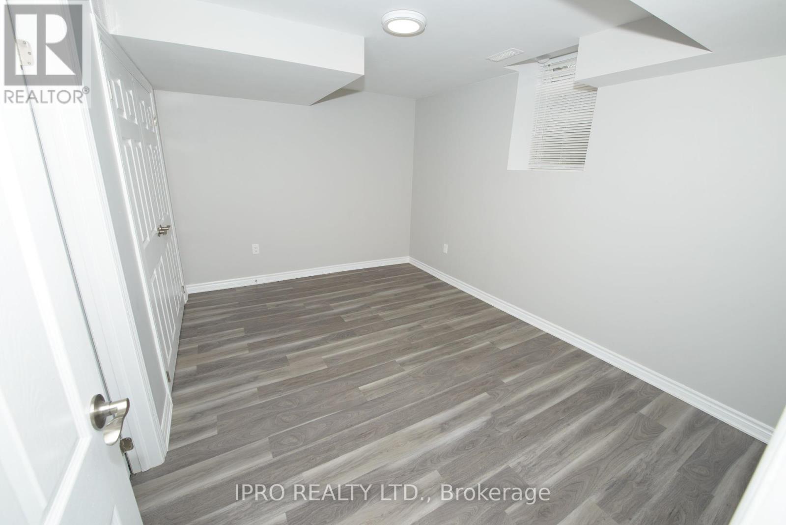 70 Pebblestone Circle, Brampton, Ontario  L6X 4M8 - Photo 10 - W12122654