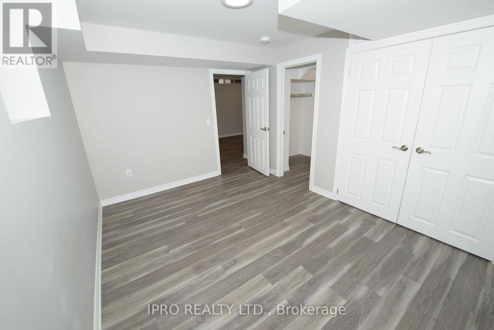 70 Pebblestone Circle, Brampton, Ontario  L6X 4M8 - Photo 11 - W12122654