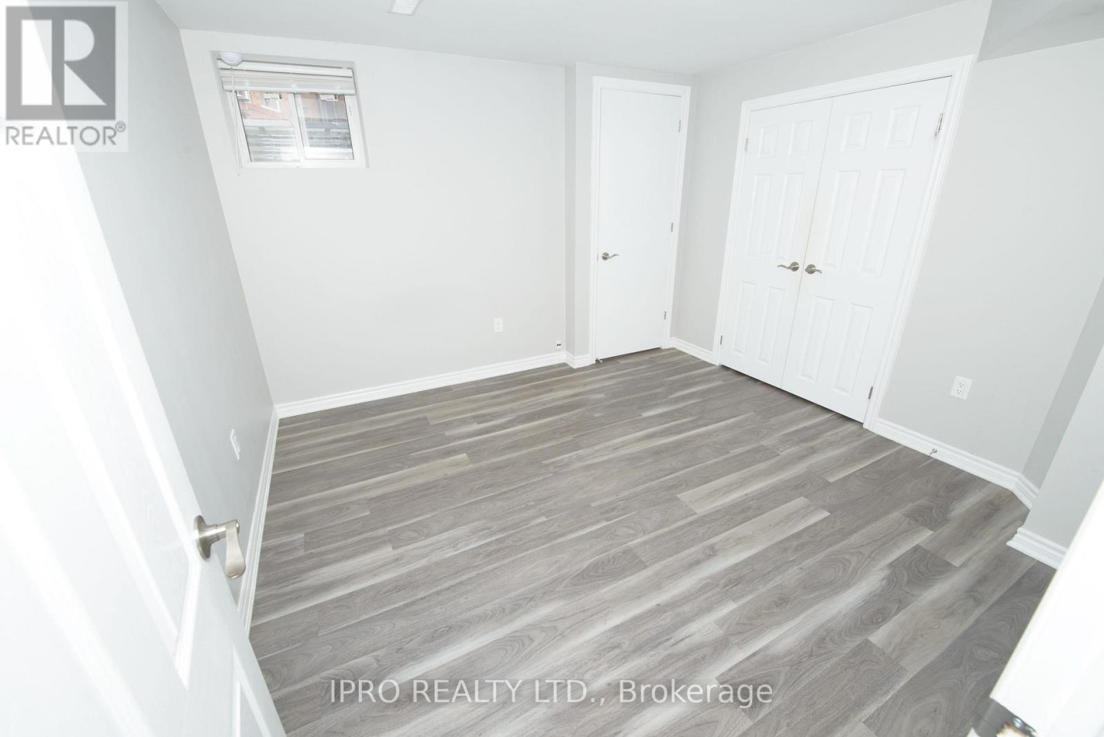 70 Pebblestone Circle, Brampton, Ontario  L6X 4M8 - Photo 4 - W12122654