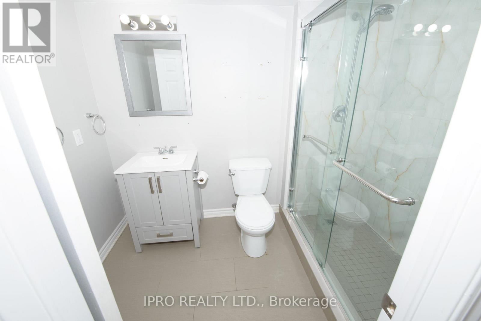 70 Pebblestone Circle, Brampton, Ontario  L6X 4M8 - Photo 5 - W12122654