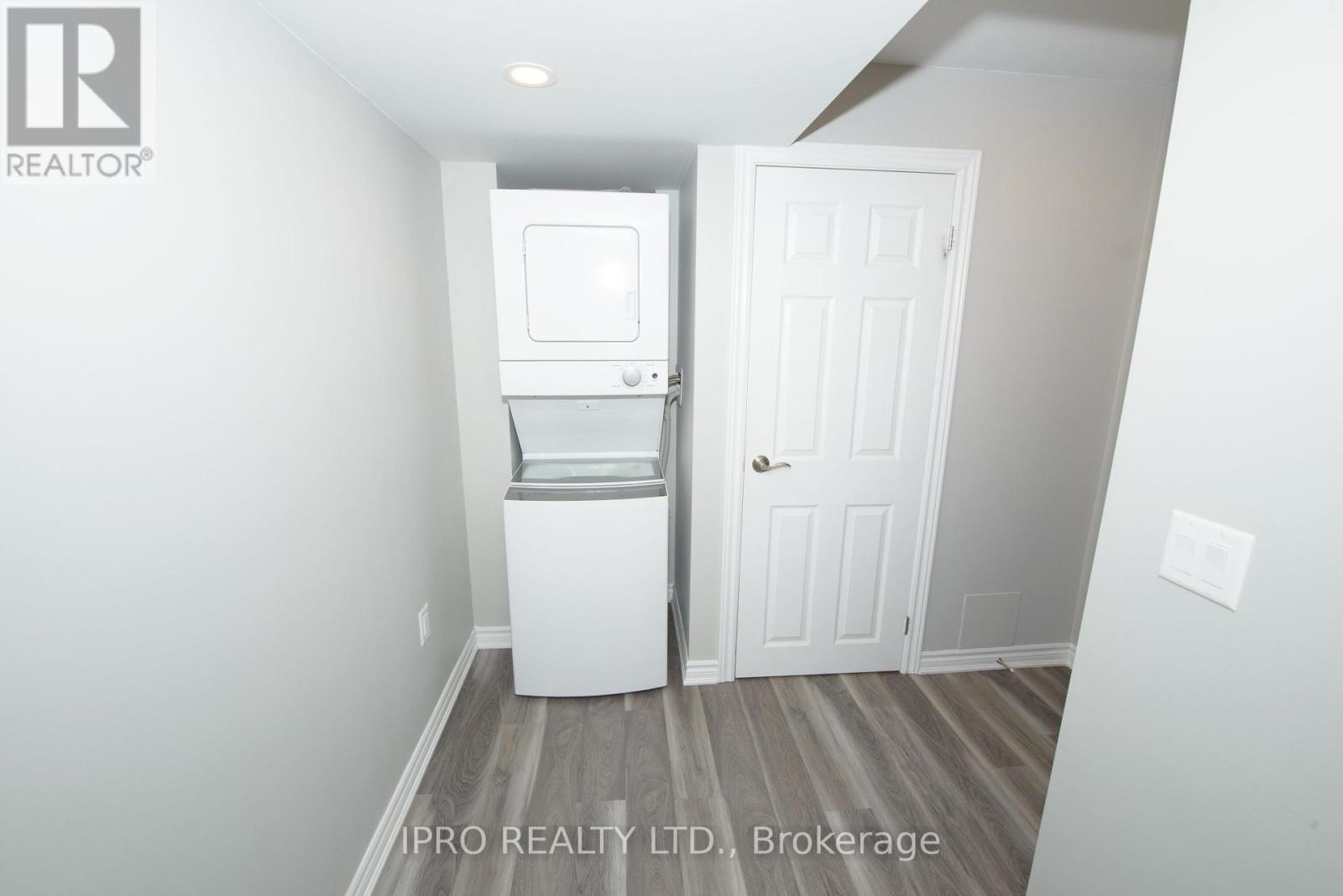 70 Pebblestone Circle, Brampton, Ontario  L6X 4M8 - Photo 6 - W12122654