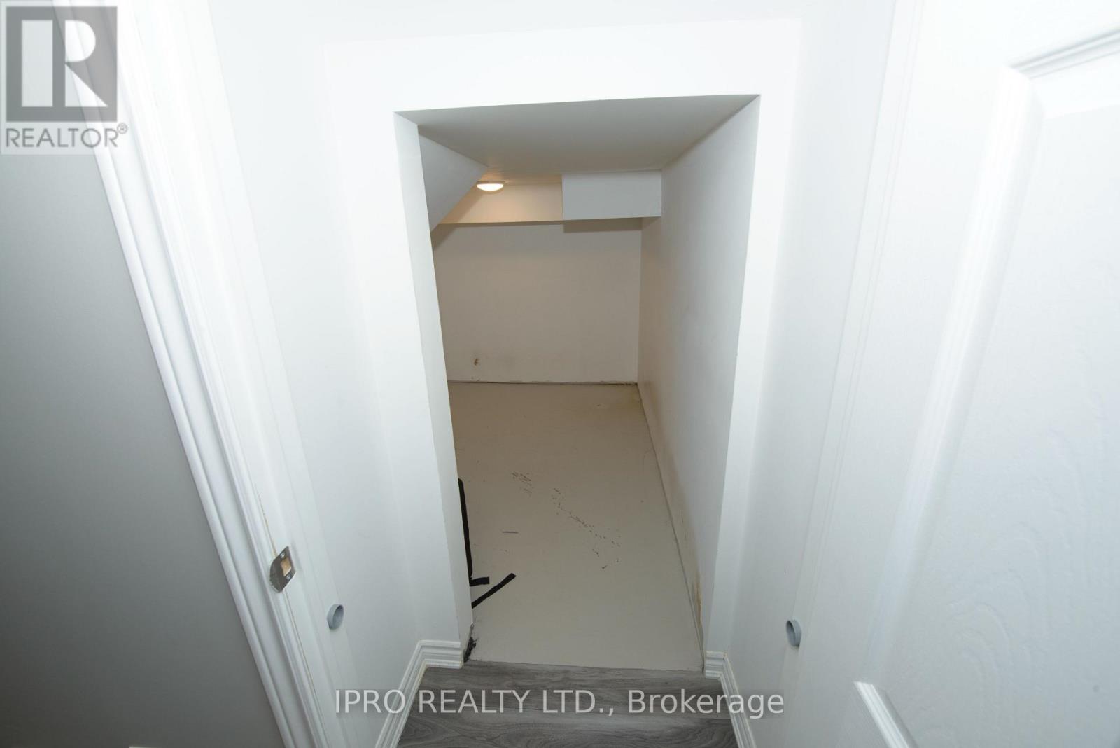70 Pebblestone Circle, Brampton, Ontario  L6X 4M8 - Photo 7 - W12122654