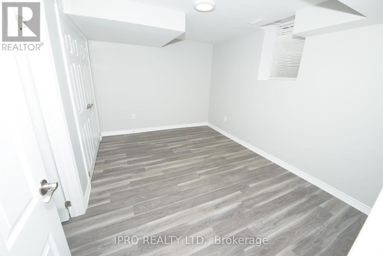 70 Pebblestone Circle, Brampton, Ontario  L6X 4M8 - Photo 9 - W12122654