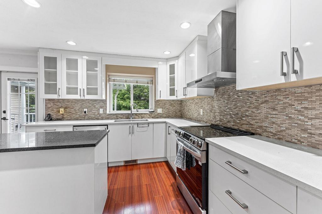 Property at 15473 27A AVENUE image 3