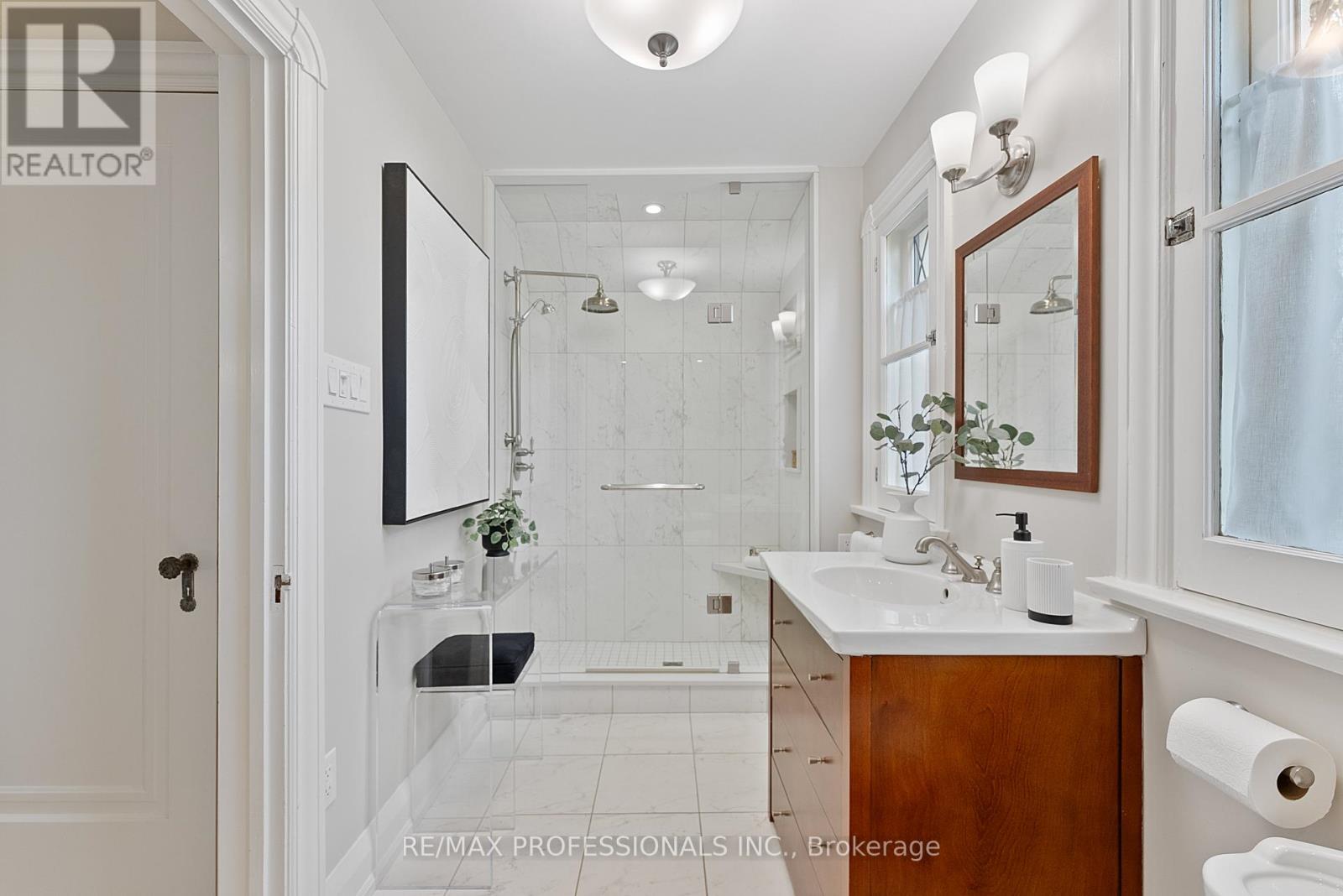 1370 Islington Avenue, Toronto, Ontario  M9A 3K6 - Photo 32 - W12118812