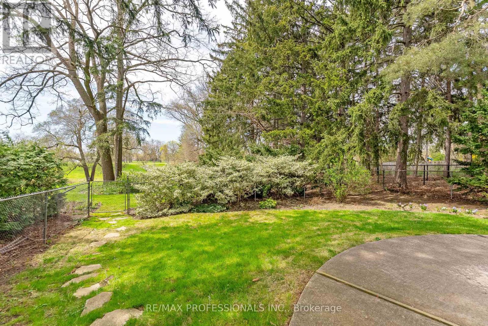 1370 Islington Avenue, Toronto, Ontario  M9A 3K6 - Photo 43 - W12118812
