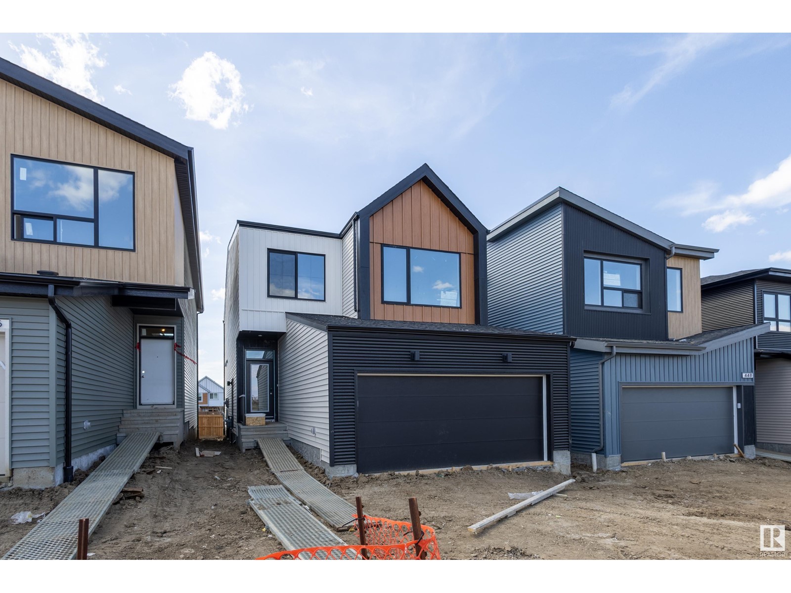 Property at 452 33 ST SW image 3