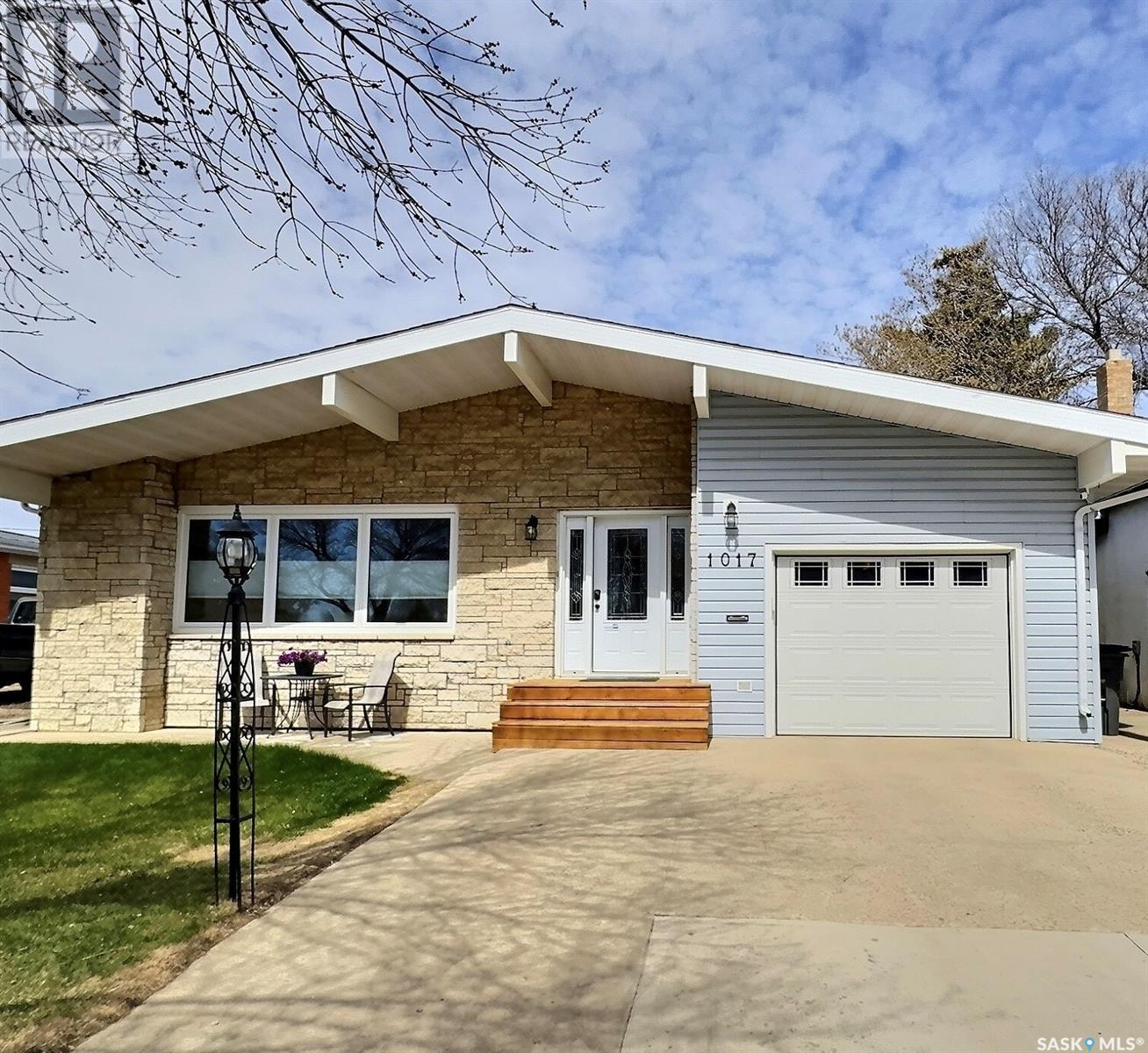 Property at 1017 2nd STREET image 1