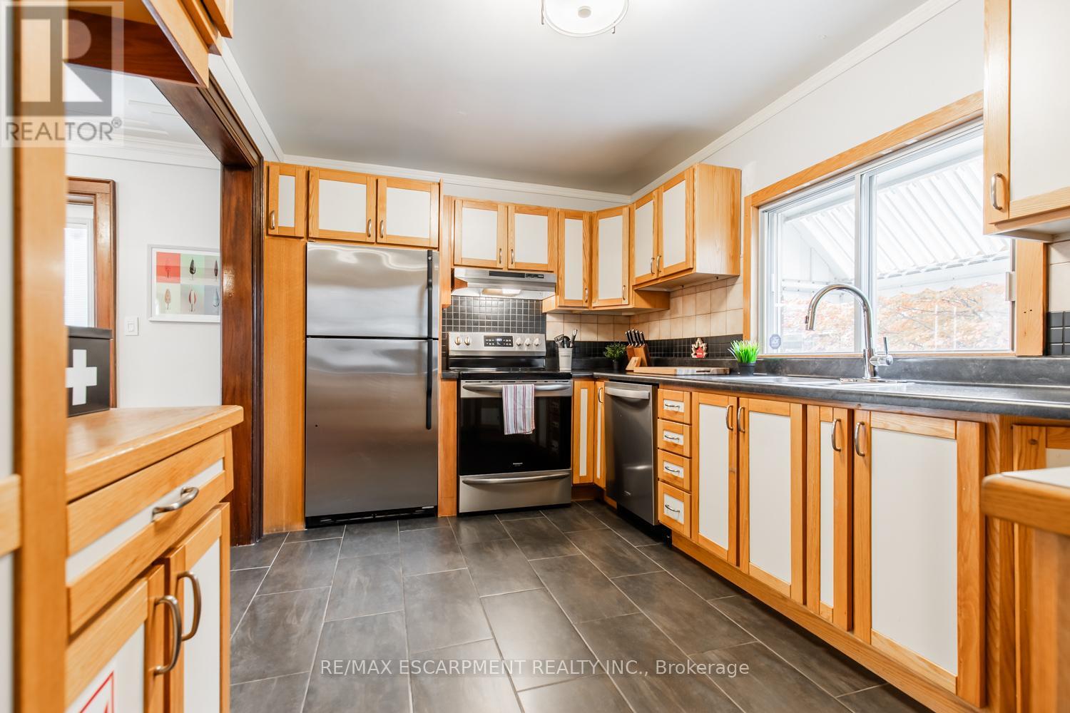 60 Lake Avenue Drive, Hamilton, Ontario  L8G 3N3 - Photo 10 - X12122672