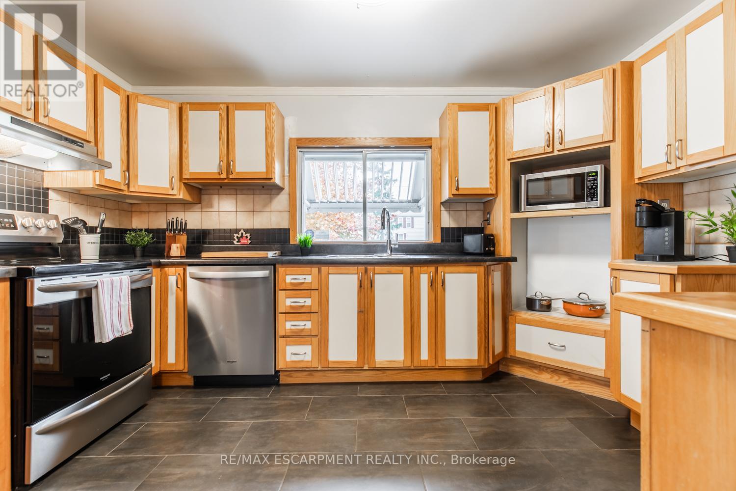 60 Lake Avenue Drive, Hamilton, Ontario  L8G 3N3 - Photo 11 - X12122672