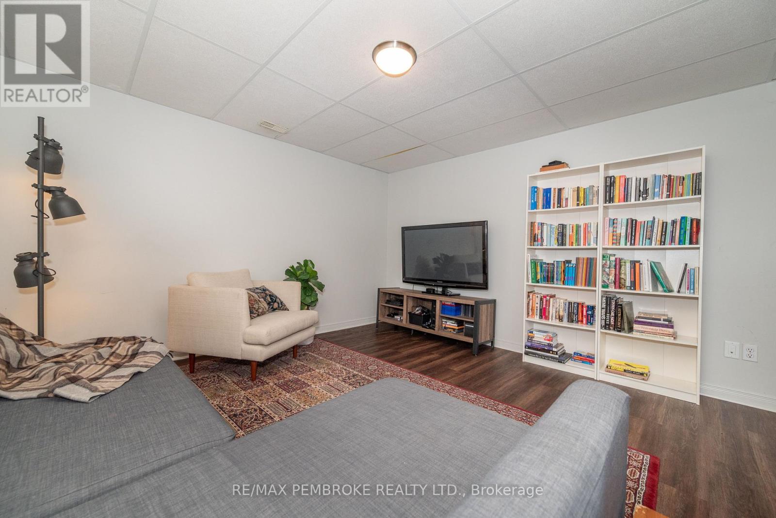 1310 Victoria Street, Petawawa, Ontario  K8H 2G1 - Photo 32 - X12122673