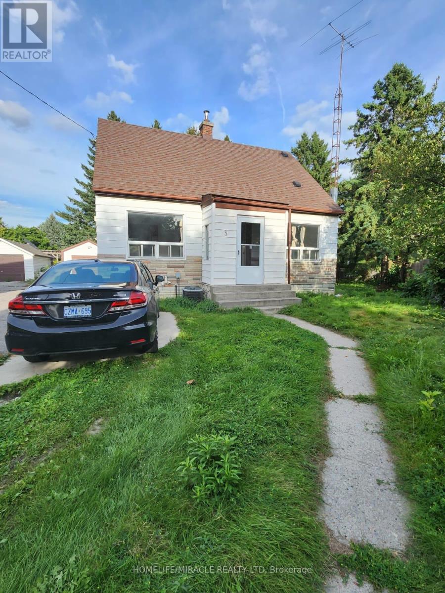 Upper - 3 Kemp Square E, Toronto, Ontario  M6M 2V5 - Photo 1 - W12122674