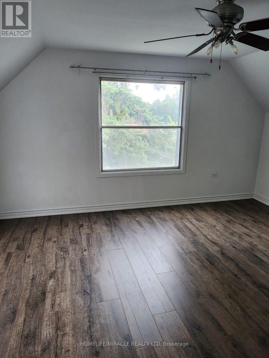 Upper - 3 Kemp Square E, Toronto, Ontario  M6M 2V5 - Photo 12 - W12122674