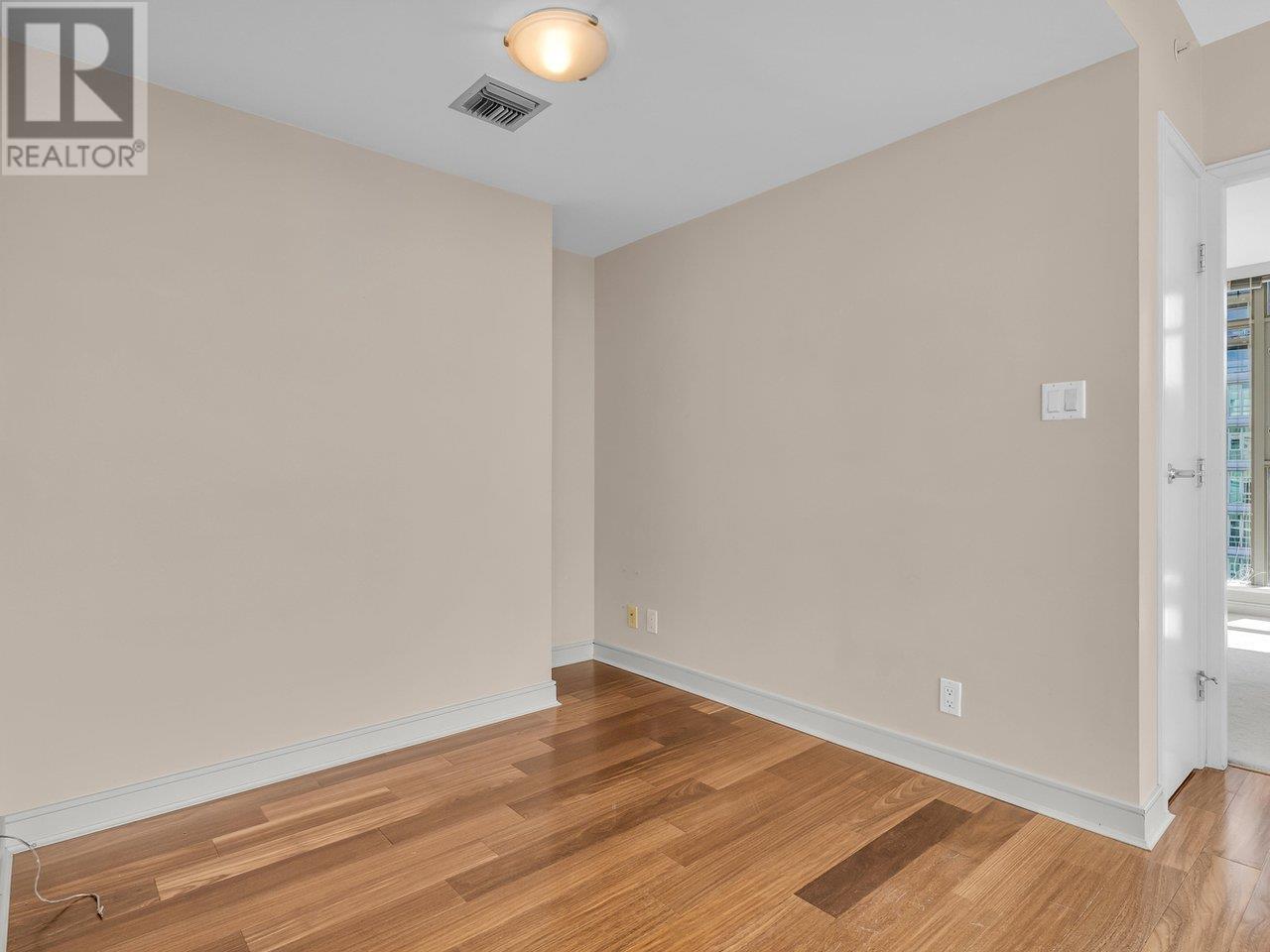 Listing Picture 18 of 34 : 2001 1680 BAYSHORE DRIVE, Vancouver / 溫哥華 - 魯藝地產 Yvonne Lu Group - MLS Medallion Club Member