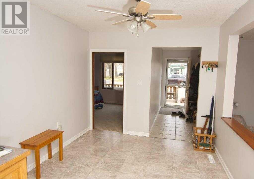 201 Elsinore Avenue, Standard, Alberta  T0J 3G0 - Photo 9 - A2177890