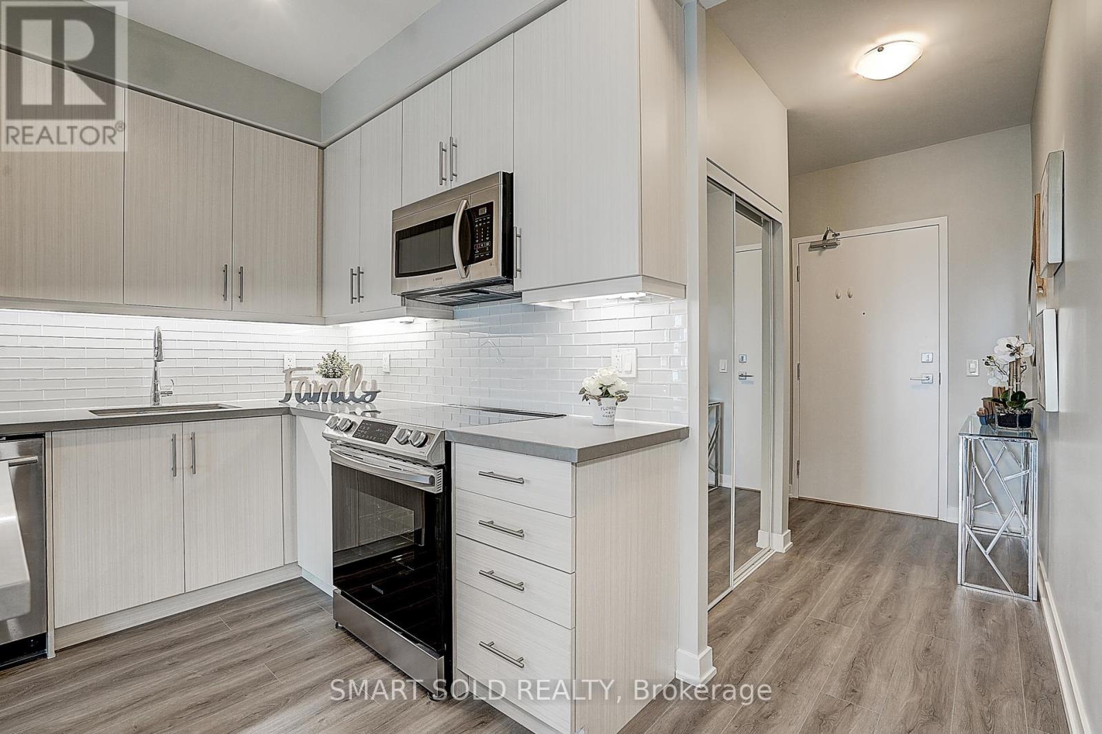 1511 - 75 Oneida Crescent, Richmond Hill, Ontario  L4B 0H3 - Photo 10 - N12122683