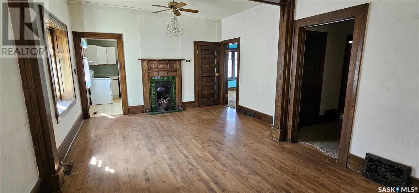Property at 414 2nd AVENUE NW image 3